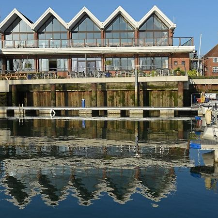 Royal Southern Yacht Club Hamble-le-Rice Extérieur photo