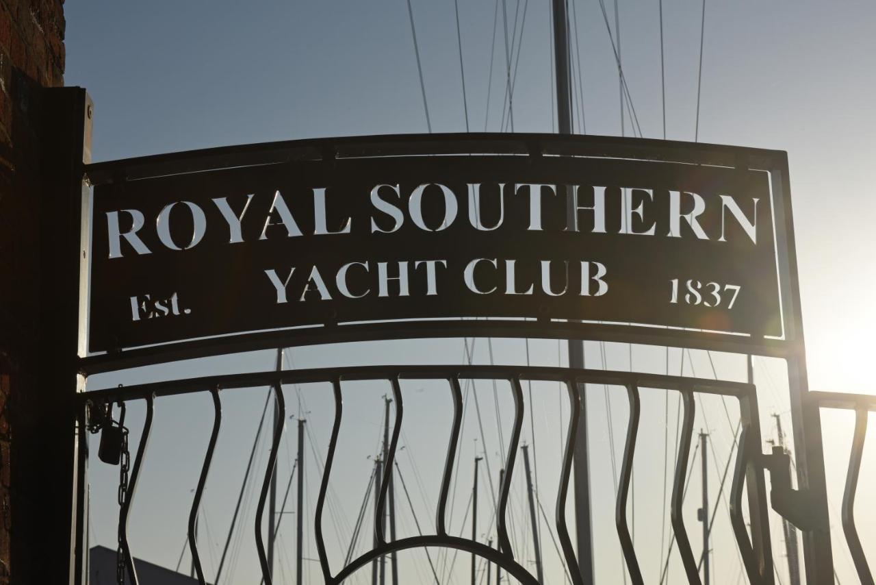 Royal Southern Yacht Club Hamble-le-Rice Extérieur photo