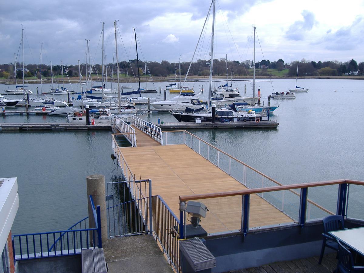 Royal Southern Yacht Club Hamble-le-Rice Extérieur photo